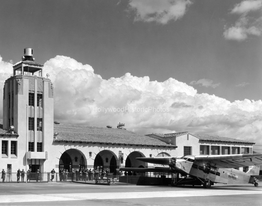 Grand Central Air Terminal 1937 1310 Air Way and Grand Central wm.jpg